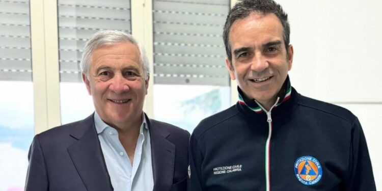 Antonio Tajani, coordinatore di Forza Italia, insieme a Roberto Occhiuto, presidente della Regione Calabria