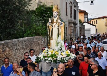 Brivadi di Ricadi. Riuscita la festa di San Basilio: statua portata a spalla dopo anni