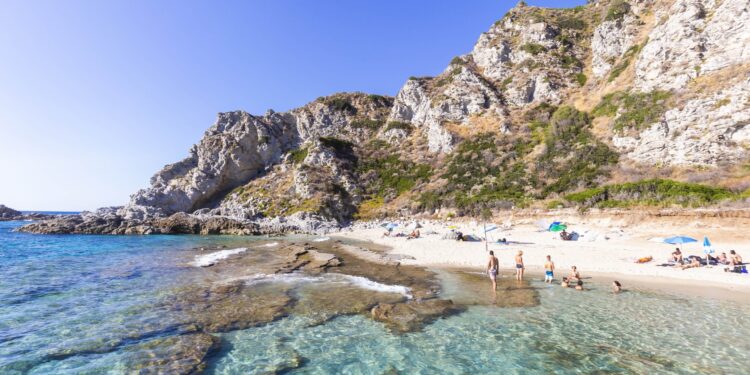Capo Vaticano, ecco la nuova cartina turistica: «Punto di riferimento per il territorio»
