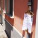 Il cartello esposto da un residente in via Vico Mergolo a Vibo Valentia