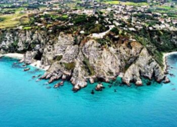 Un dettaglio della Costa degli Dei, uno dei sei parchi marini della Calabria
