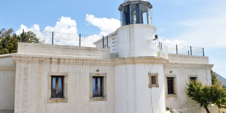 Passato, presente e futuro del Faro di Capo Vaticano: strategico il suo ruolo per la Marina  Militare