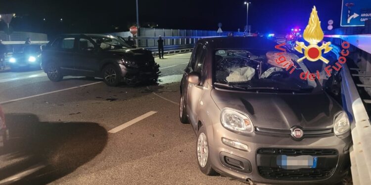 Tragico incidente stradale sulla Trasversale delle Serre: perde la vita una donna