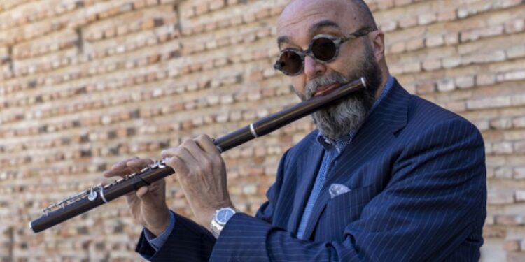 Massimo Mercelli in Masterclass a Vibo: il flautista di Glass, Morricone e Penderecki al “Torrefranca”