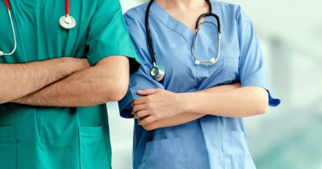 Un medico ed una infermiera