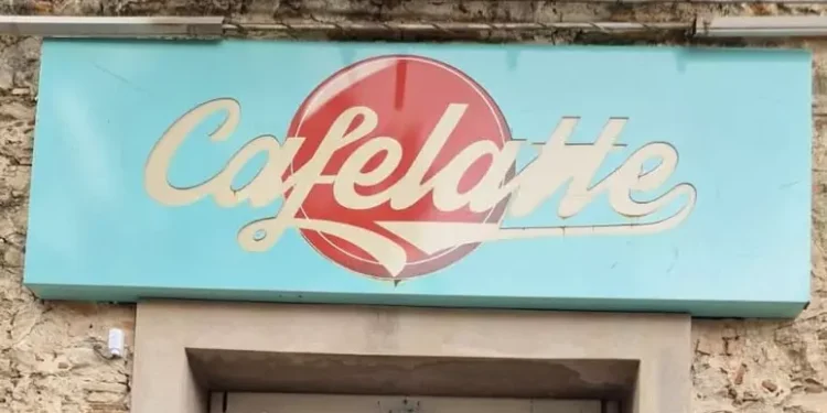 Mileto. Riapre il negozio dopo l’intimidazione, il titolare: «Non ci pieghiamo alla violenza»