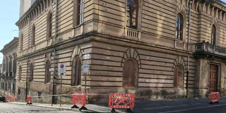 Vibo, l’allarme dell’archeologa Mariangela Preta: «Storico edificio cade a pezzi» – Foto