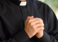 Un sacerdote