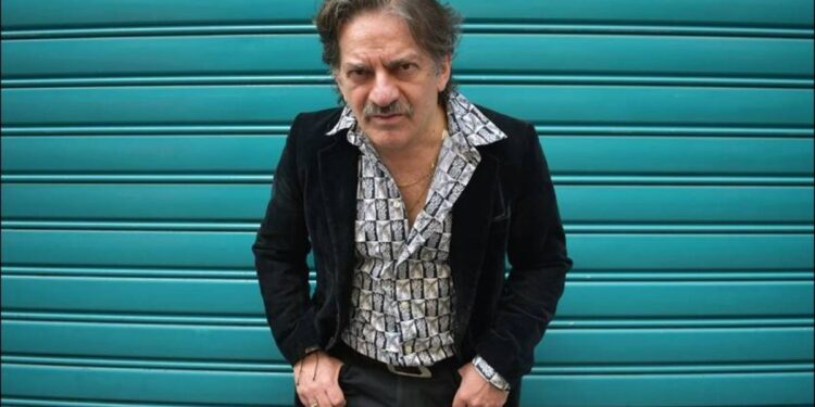 Peppe Voltarelli, cantante calabrese e artista poliedrico