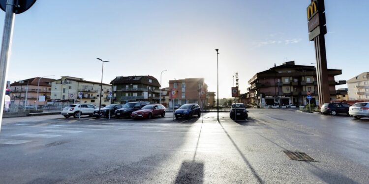Il piazzale antistante il McDonald's di Vibo Valentia