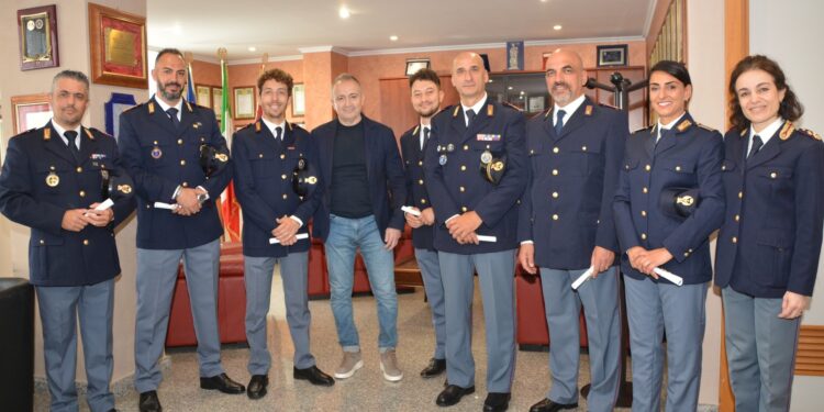 Vibo, il questore Ruperti premia gli agenti istruttori per la loro attività di formazione
