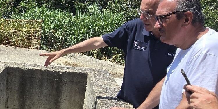 Chiazza marrone nel mare di Bivona, insieme Comune e Arpacal al depuratore Silica: «Problema risolto»