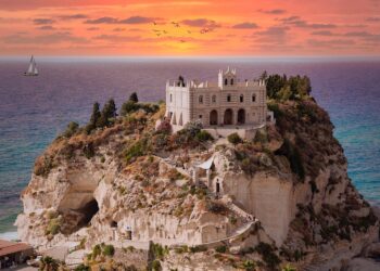 Tropea nella top 20 delle mete più ambite dagli italiani: è prima in Calabria