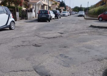 Voragini e squarci nell’asfalto a Vibo: gli interventi “tampone” oramai non bastano più
