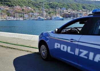 Santa Domenica di Ricadi: nudo sulla strada, fermato dalla Polizia di Stato