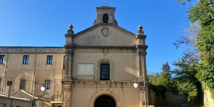 Vibo. Sant’Antonio, la chiesa a due passi dal Castello nel cuore dell’antica Monteleone