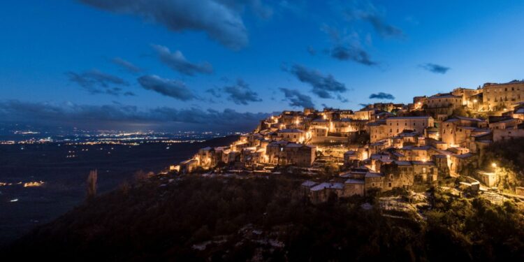 Il suggestivo borgo di Saracena in Calabria, una delle tappe del programma "Linea Verde"