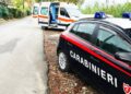 Una pattuglia dei carabinieri e un'ambulanza durante un intervento