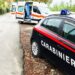 Una pattuglia dei carabinieri e un'ambulanza durante un intervento