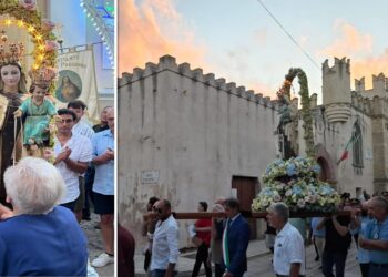 A Caria una donna consegna le chiavi del paese alla Madonna. Il gesto commuove l’intera comunità