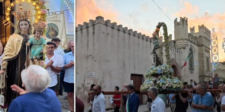 A Caria una donna consegna le chiavi del paese alla Madonna. Il gesto commuove l’intera comunità