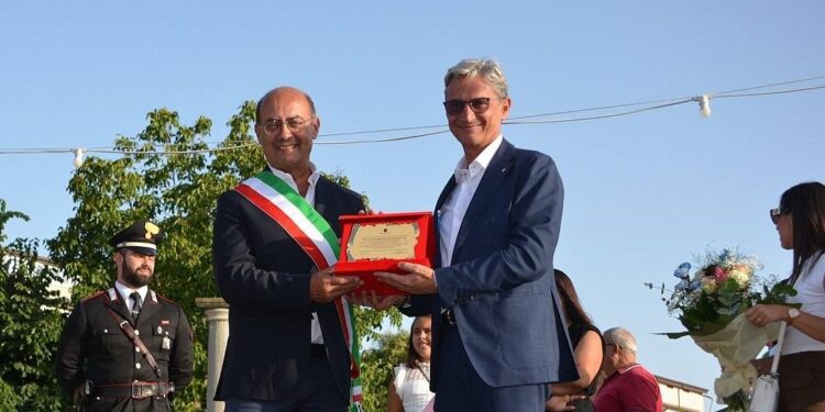 Mileto, riapre Piazza Nassiriya: memoria e rinascita a 22 anni dalla strage – Foto