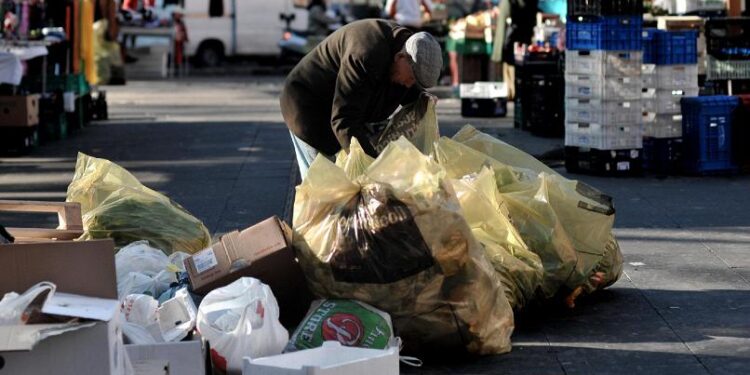Povertà ed esclusione sociale in Calabria: tra i motivi le carenze nella sanità e nell’istruzione