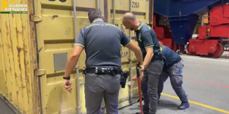 Il sequestro al Porto di Gioia Tauro da parte della Guardia di finanza