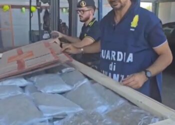 Una tonnellata di marijuana nei container dal Canada alla Calabria