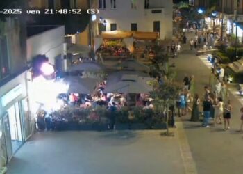 Tropea. Paura in Piazza Vittorio Veneto: esplode un contatore dell’Enel – VIDEO