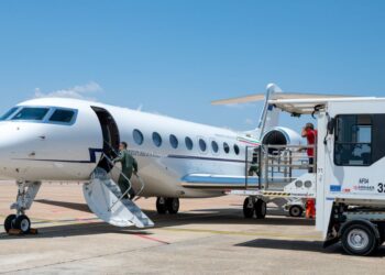 Un Falcon 900 dell'Aeronautica militare adibito per i trasporti sanitari