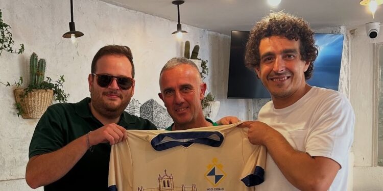 Calcio. Asd “Città di Tropea”: confermato mister Peppe La Rosa per la nuova stagione