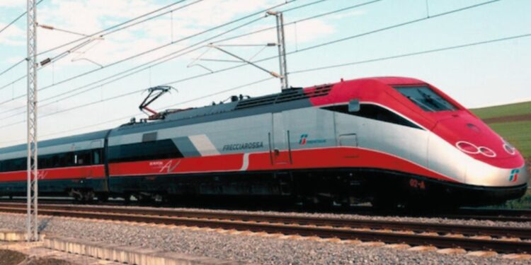 Un treno Frecciarossa sulla linea Alta velocità