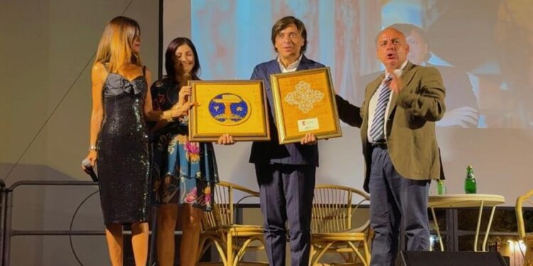 Tropea. Anton Giulio Grande apre il Festival del Logos: premiato come “eccellenza calabrese”