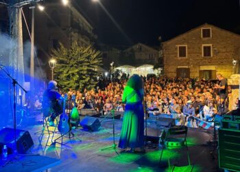 Mongiana conferisce la cittadinanza onoraria al cantautore Eugenio Bennato