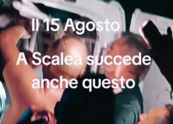 Il blitz dei vigili a Scalea contro gli ombrelloni abusivi