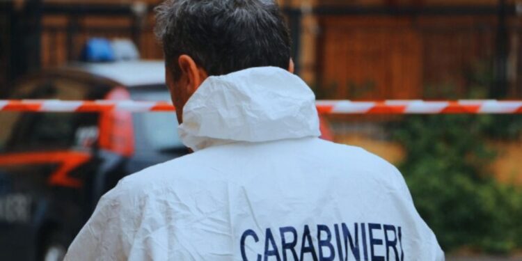 I carabinieri sul luogo di un delitto