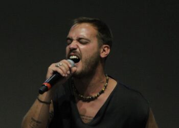 Musica folk a Briatico: Carmine Mazzotta & Castrum in concerto