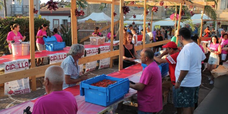 Ricadi. Tutto pronto per la “Sagra della Cipolla Rossa”, tra gusto e tradizione