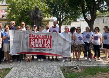 Sanità vibonese, nuovo sit-in di Città Attiva: denunciata con forza la carenza di posti letto