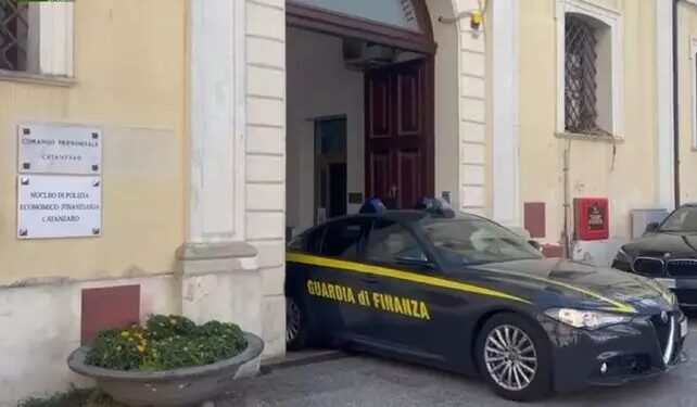 Frodi nel settore turistico in Calabria: indagati 8 tour operator per false presenze