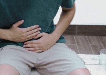 Una persona colpita da intossicazione alimentare