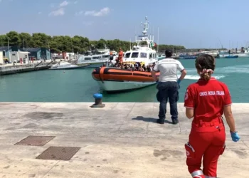 Nuovo sbarco di migranti in Calabria: fra loro 15 minori e una donna in gravidanza