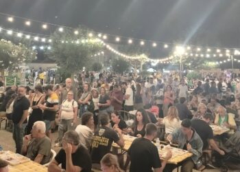 Trionfo per la “Sagra da Sujaca” a Caria: paese invaso per una festa di gusto e musica – Foto