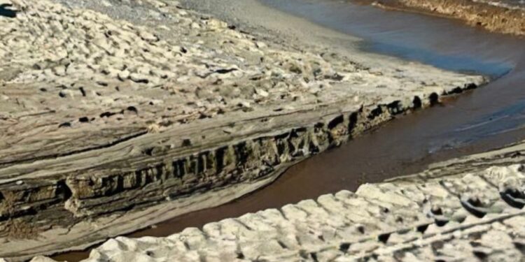 Spiaggia del Tono a Ricadi, liquami in mare: scatta il divieto di balneazione
