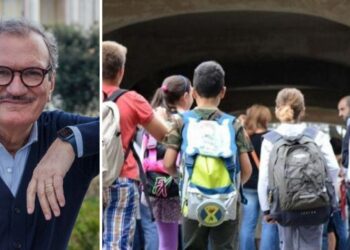 Il sindaco di Vibo Valentia, Enzo Romeo, ed un gruppo di studenti