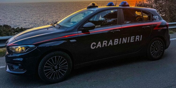 Una volante dei carabinieri