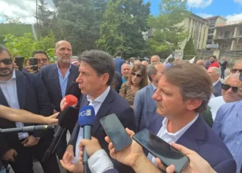 Giuseppe Conte a Soriano: «Senza personale le strutture sanitarie saranno abbandonate»