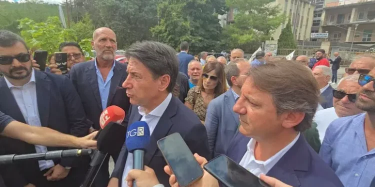 Giuseppe Conte a Soriano: «Senza personale le strutture sanitarie saranno abbandonate»