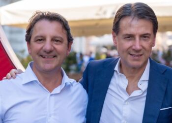 Da destra: Giuseppe Conte, leader del Movimento 5 Stelle, e Giuseppe Tridico, candidato presidente della Regione Calabria
